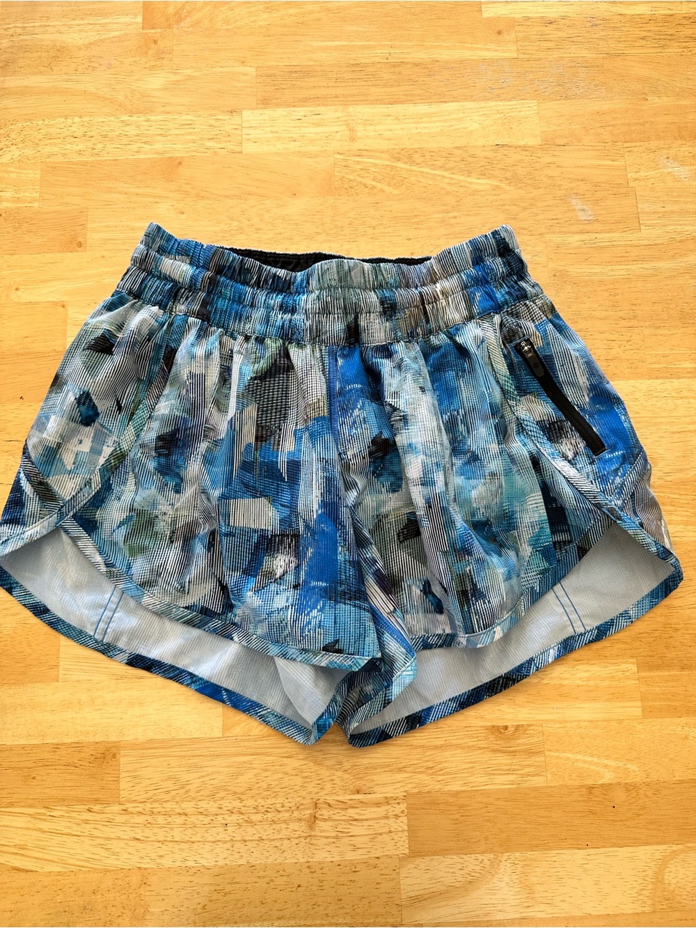 Lululemon shorts size 6